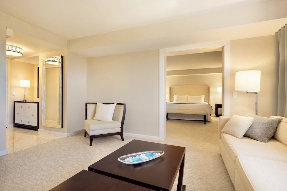 The H Hotel Junior Suite, 1 King Bed (Club Level) 4