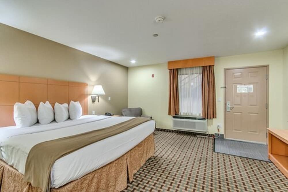 Standard Room, 1 King Bed, Smoking