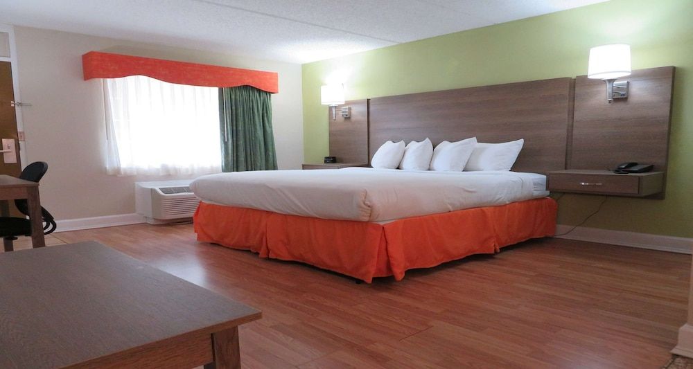 Suite, 1 King Bed, Non Smoking, Kitchen (with Sofabed)