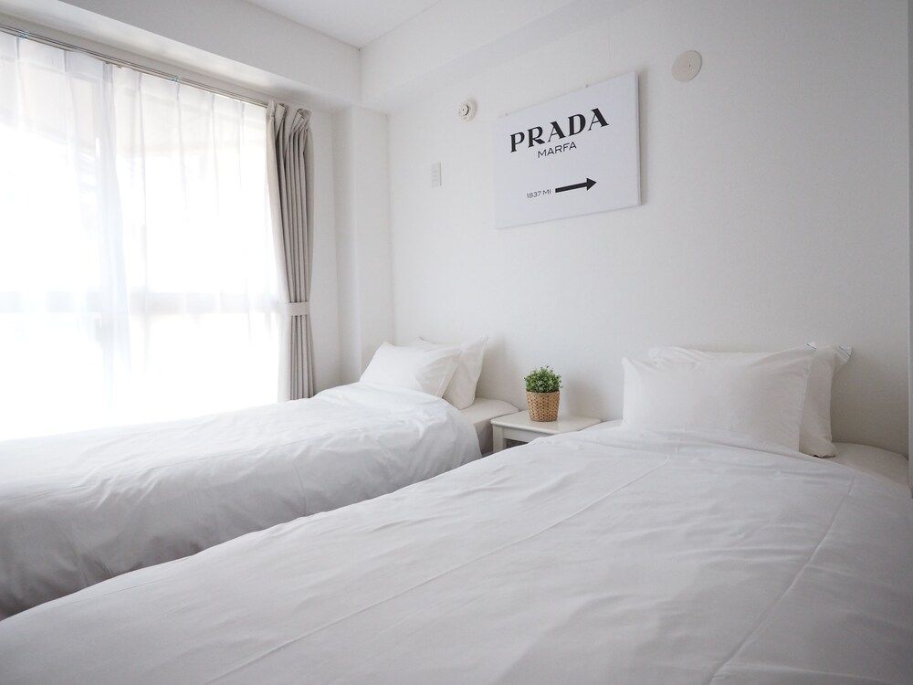 undefined Living CUBE Tabata Station 8