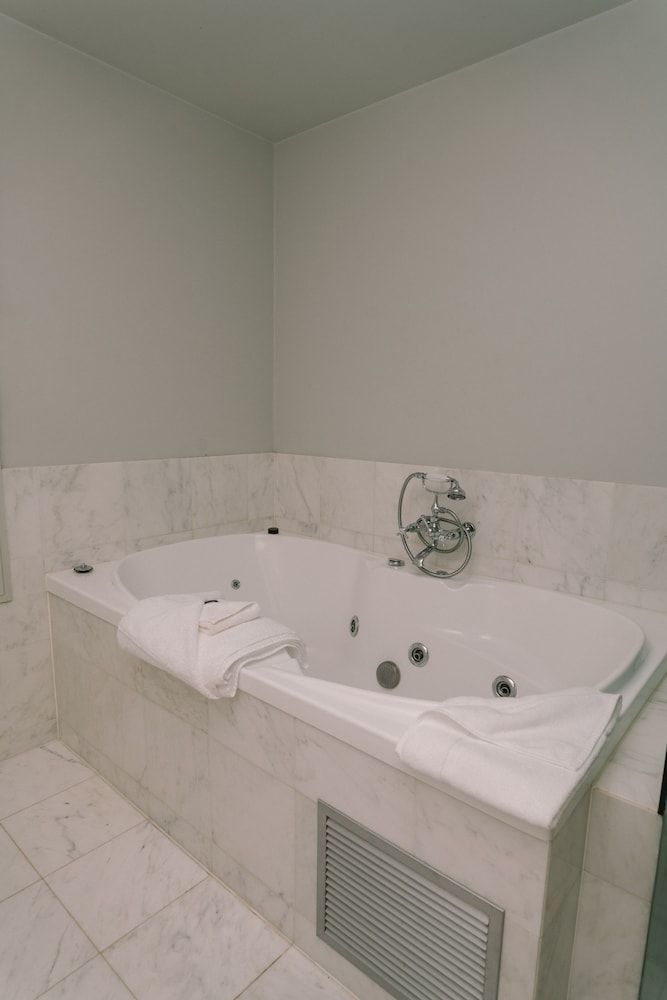 Chateau Yering Hotel Yarra Suite 16