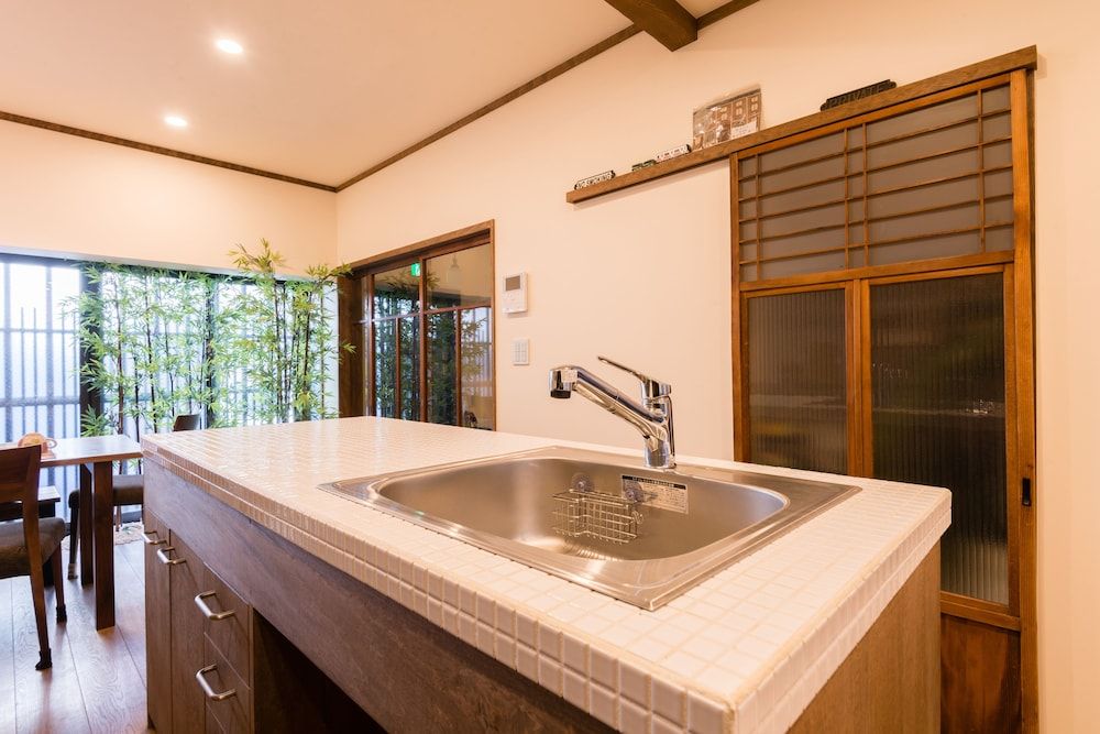 Your Pavilion near Kinkakuji Furnished townhouse (for 1 group) with island kitchen and free bicycles 7