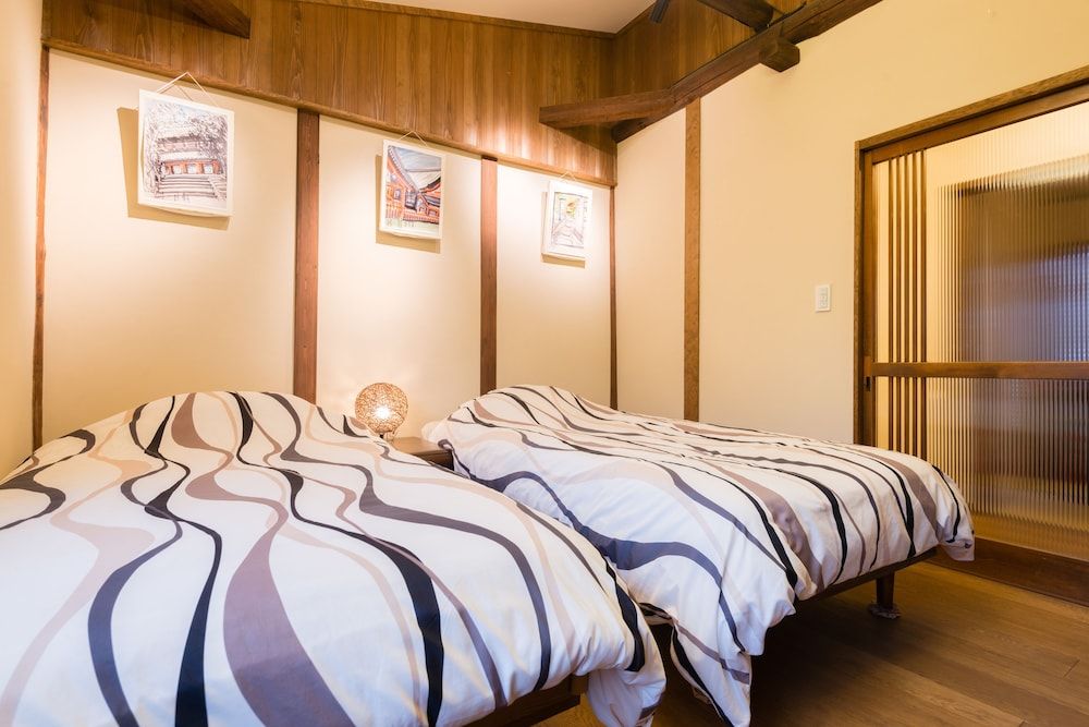 Your Pavilion near Kinkakuji Furnished townhouse (for 1 group) with island kitchen and free bicycles 2