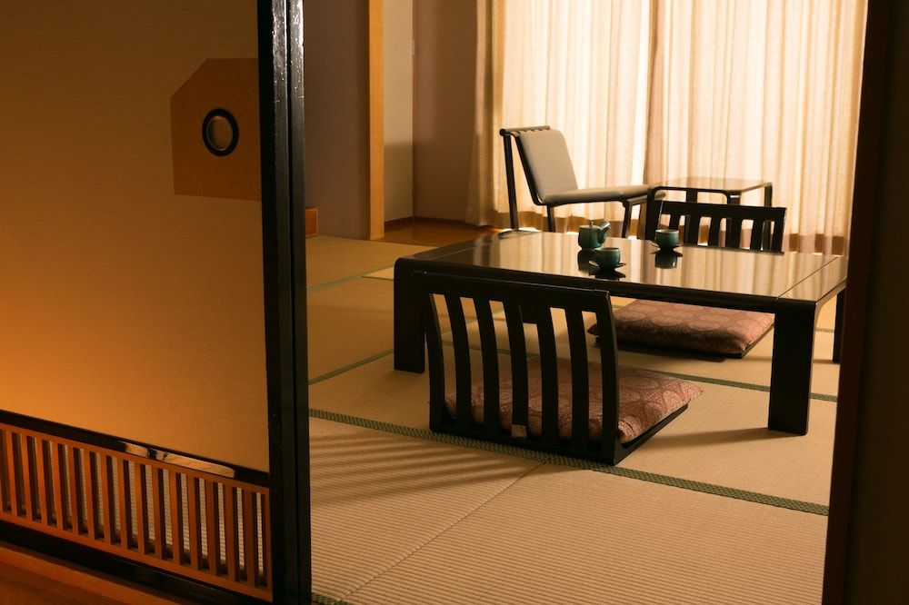 Cozy Japanese Style Room with Private Toilet, 8 Tatami-mats