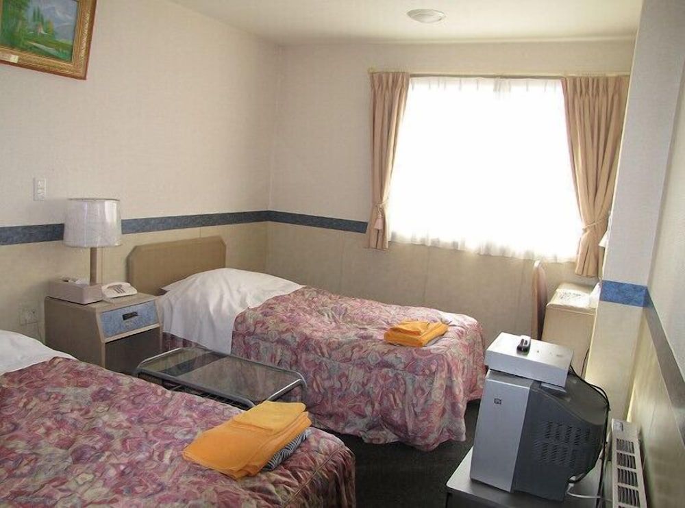 Twin Room, Smoking