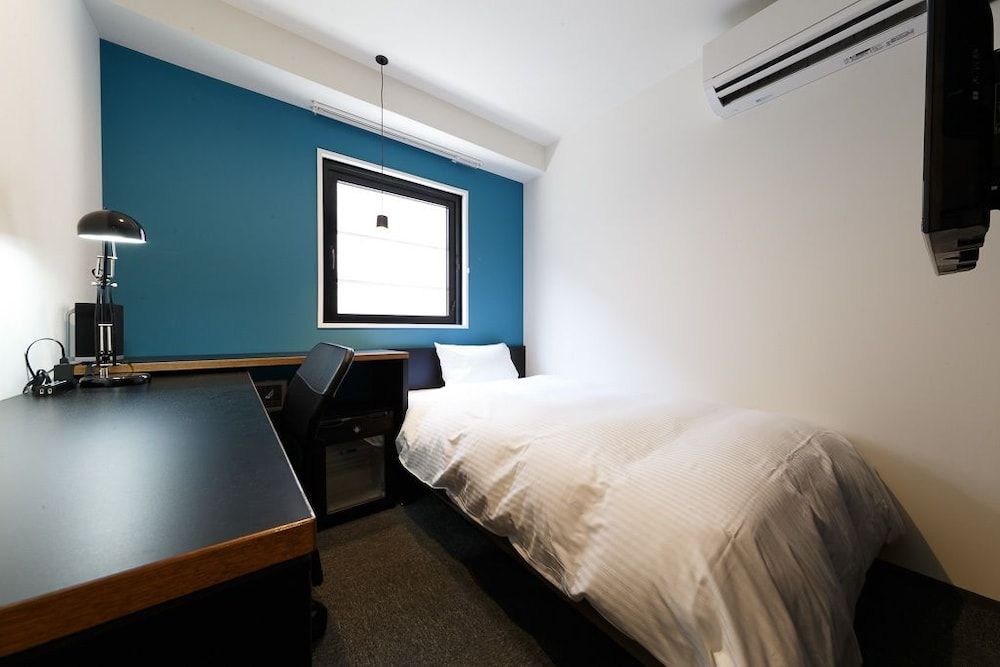 Single Room, Smoking