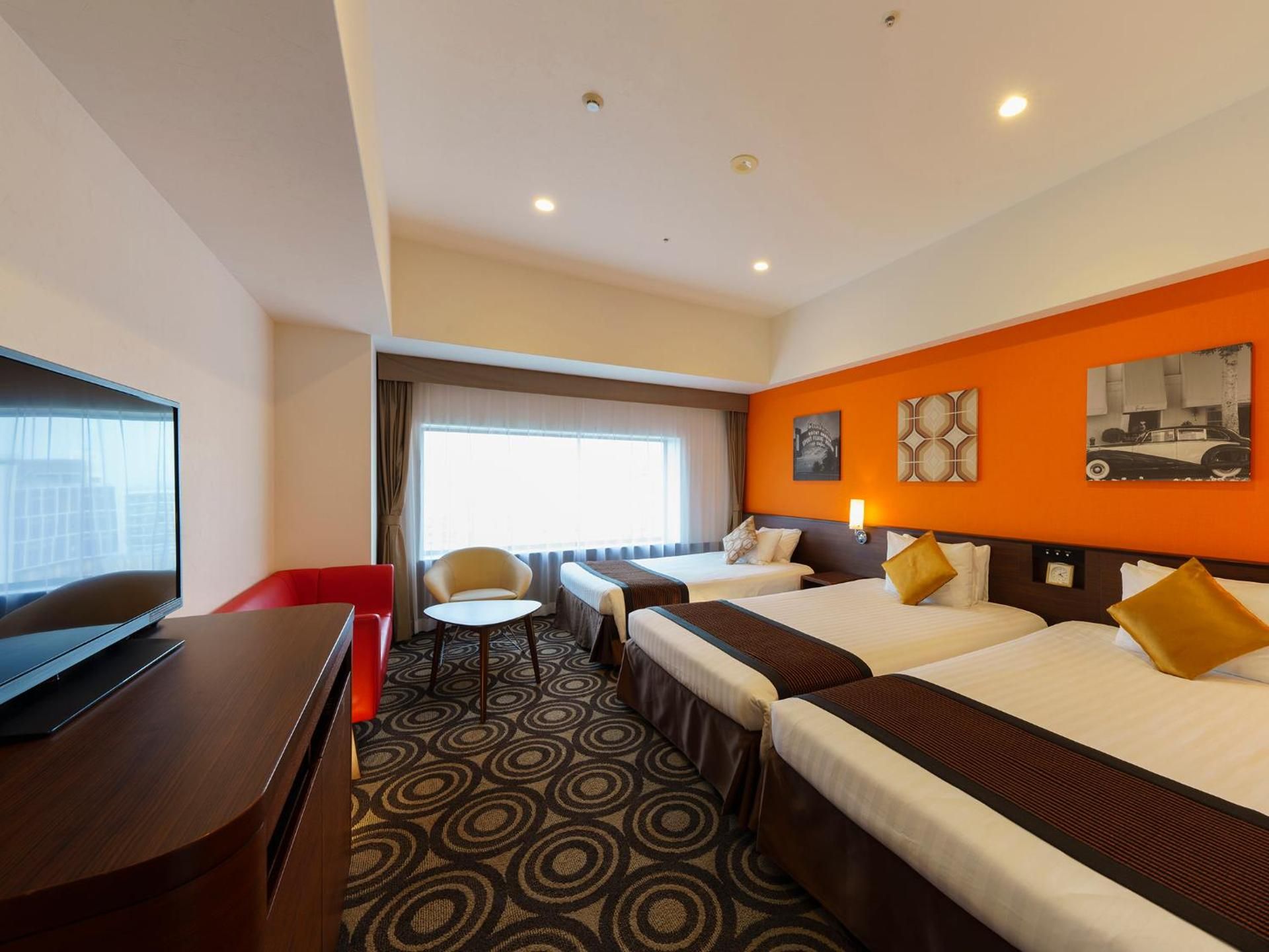 Superior Floor City View Triple Room