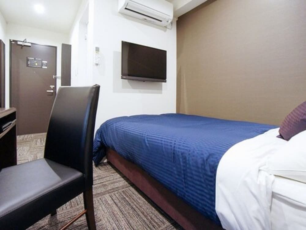 Single Room, Smoking
