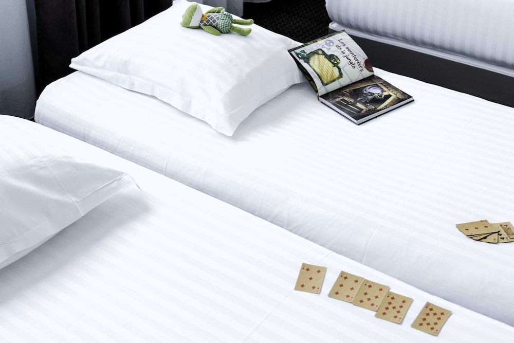 Best Western Hotel de la Cite & Spa Family Room, 1 King Bed, Non Smoking (with Sofabed) 3