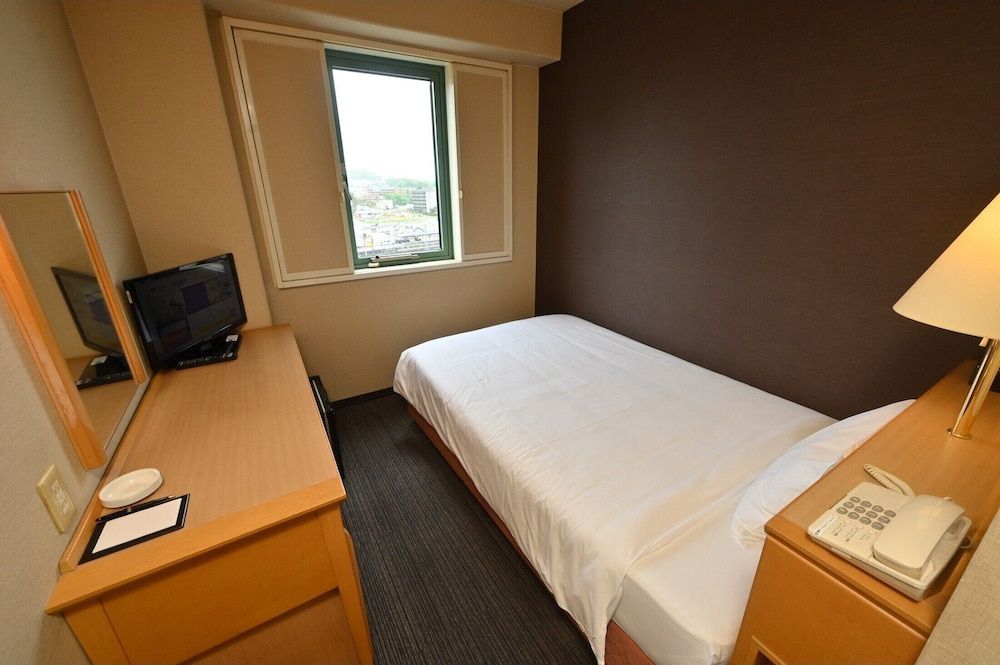 Semi-double Room, Smoking