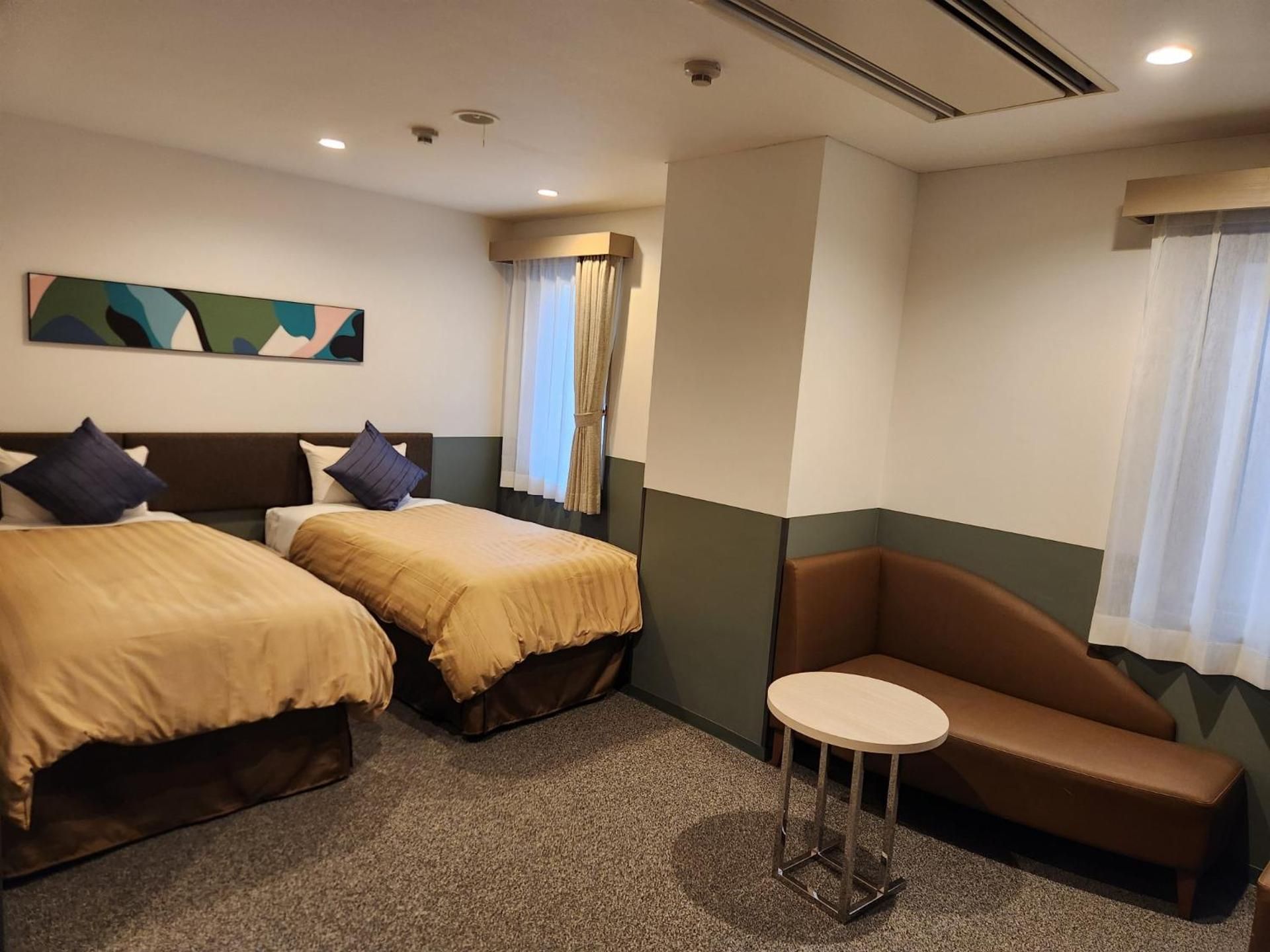 Deluxe Twin and 1 Extra Bed - Non-Smoking