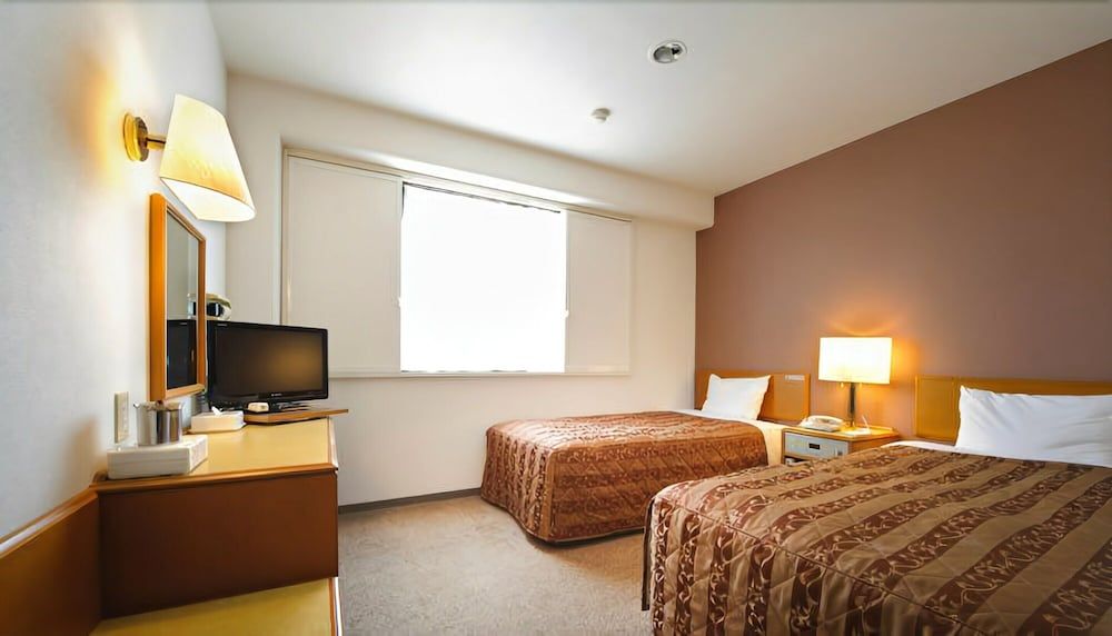 Twin Room, Smoking