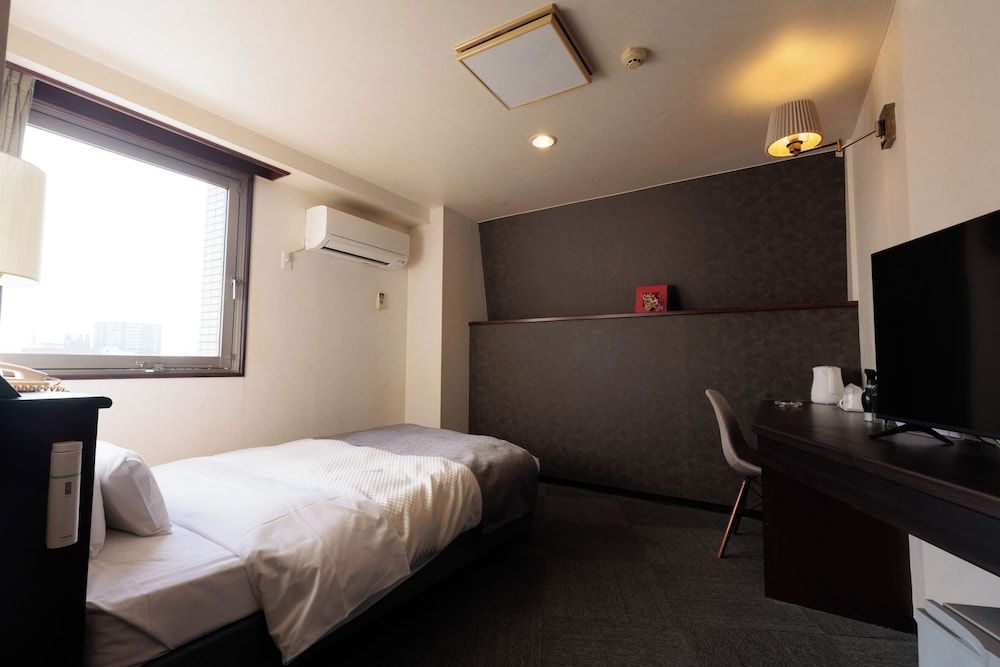 Basic Single Room, Smoking