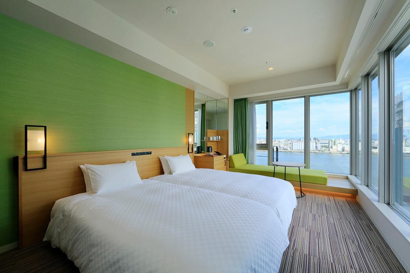 High Floor Superior Corner Twin Room with Sofa Bed - Non-Smoking