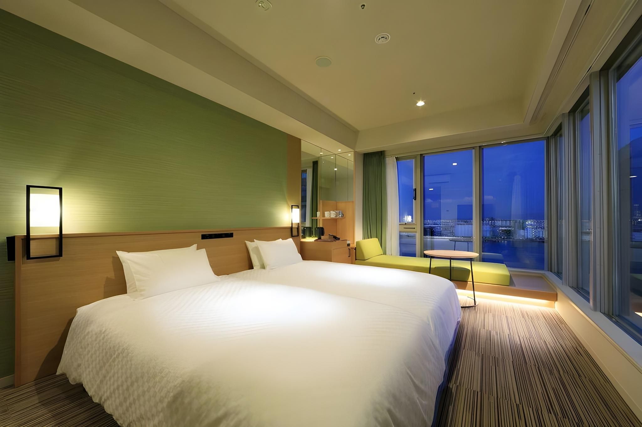 Standard Corner Twin Room with Sofa Bed - Non-Smoking