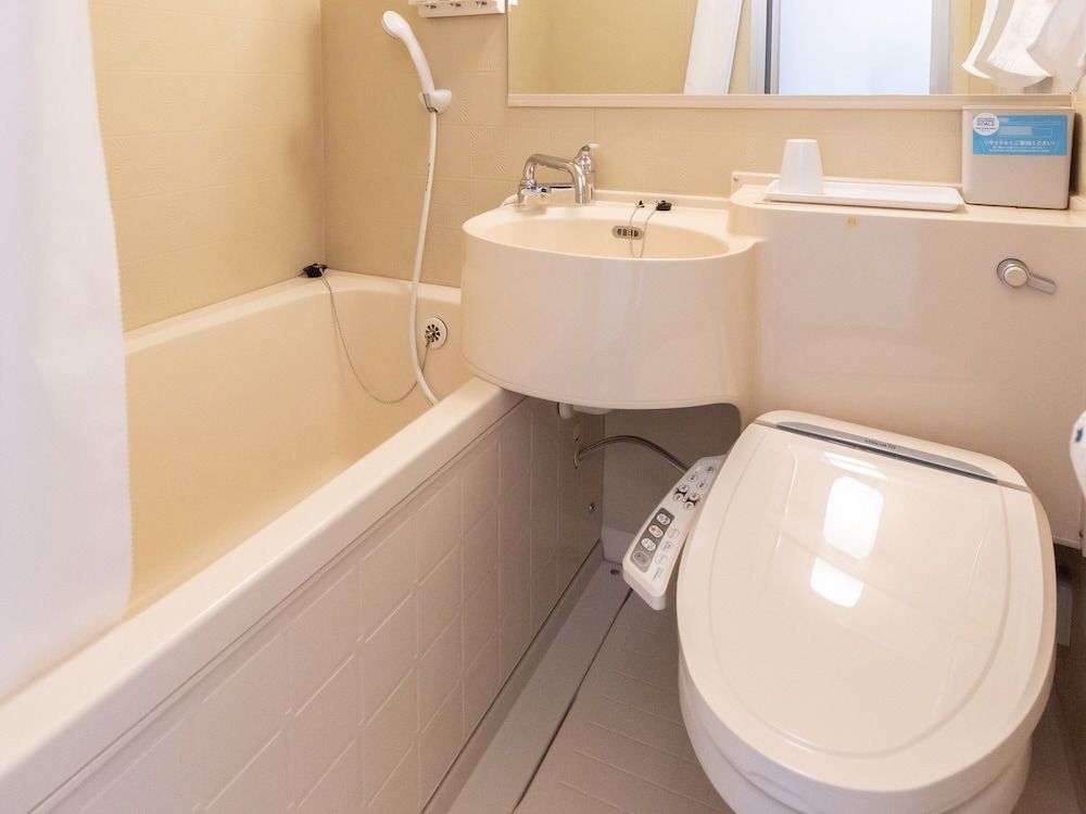 Toyoko Inn Hokkaido Sapporo Station Nishi Hokudai Mae Economy Double Room, Smoking 4