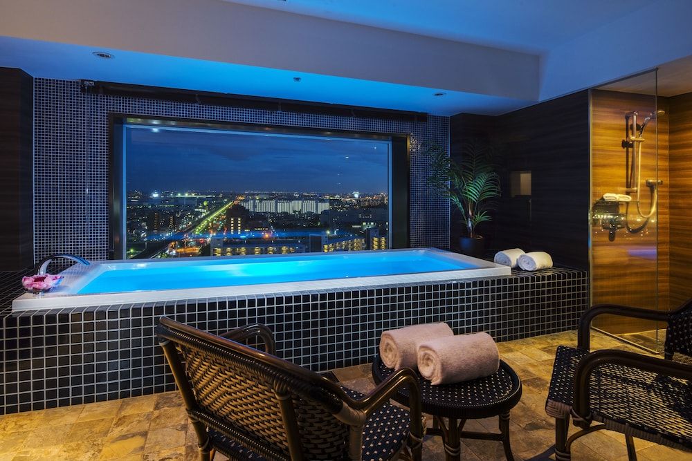 Urayasu Brighton Hotel Tokyo bay The Pool Bath 2