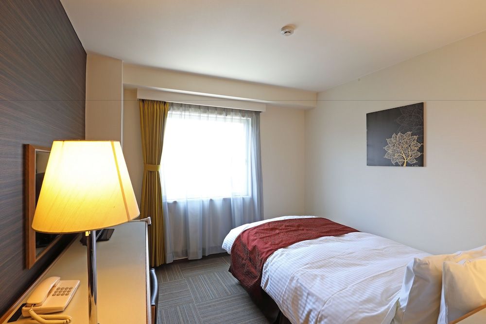 Single Room, Smoking