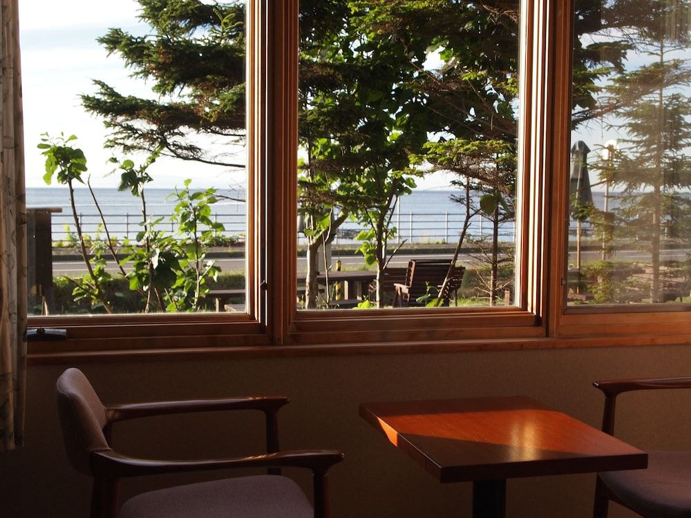 Standard Japanese Twin, Ocean View