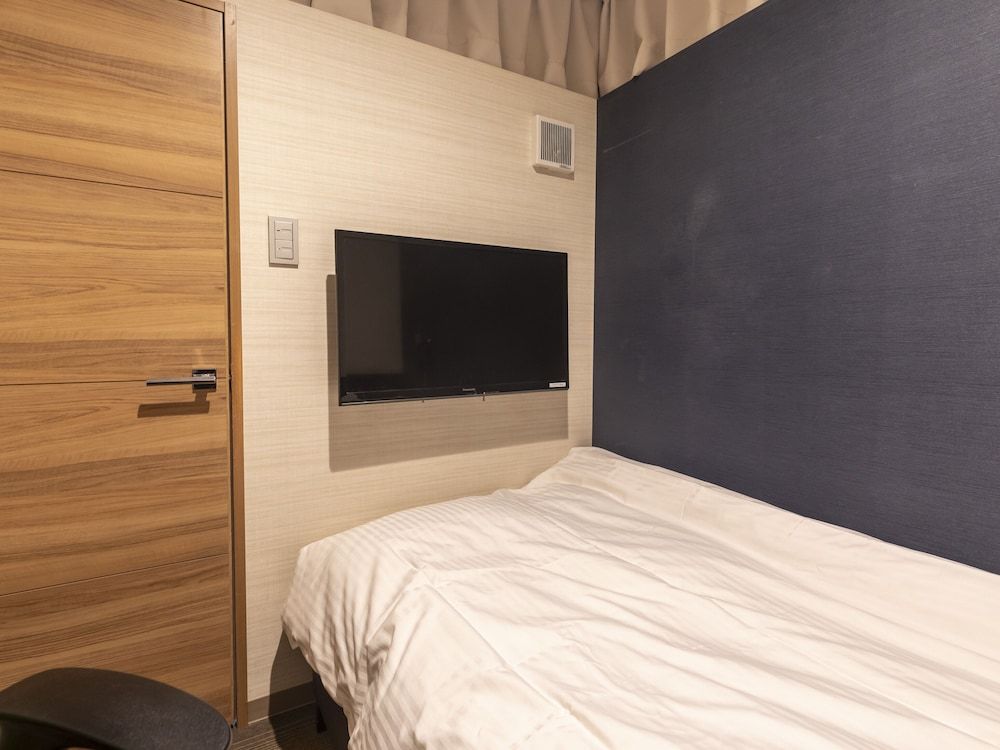 Cabin Capsule Room - Male Only