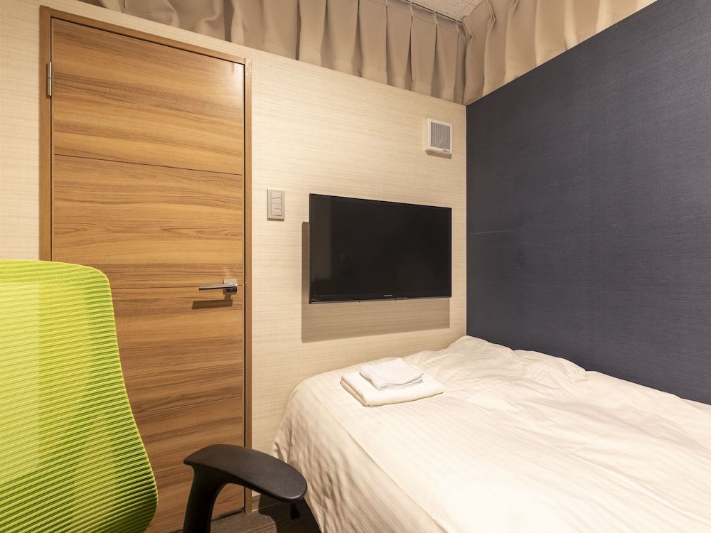 Cabin Capsule Room - Female Only