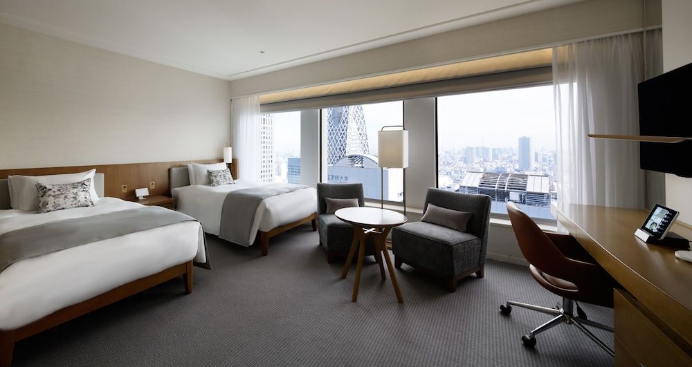 Premier Grand Deluxe Twin with The Club Lounge Access And