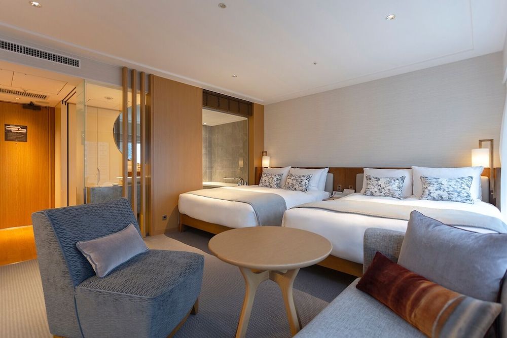 Premier Grand - Deluxe 2 Queens with the Club Lounge Access and Breakfast