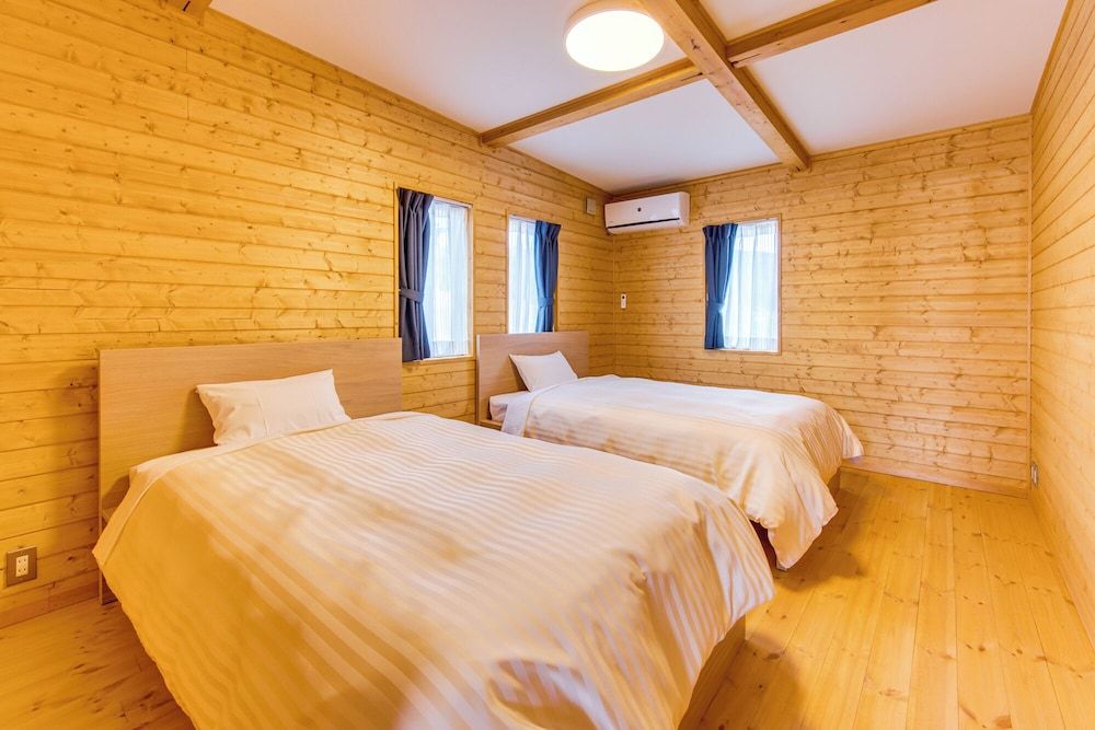 Goat Hill Cottage(Check-in at Log House Reception)