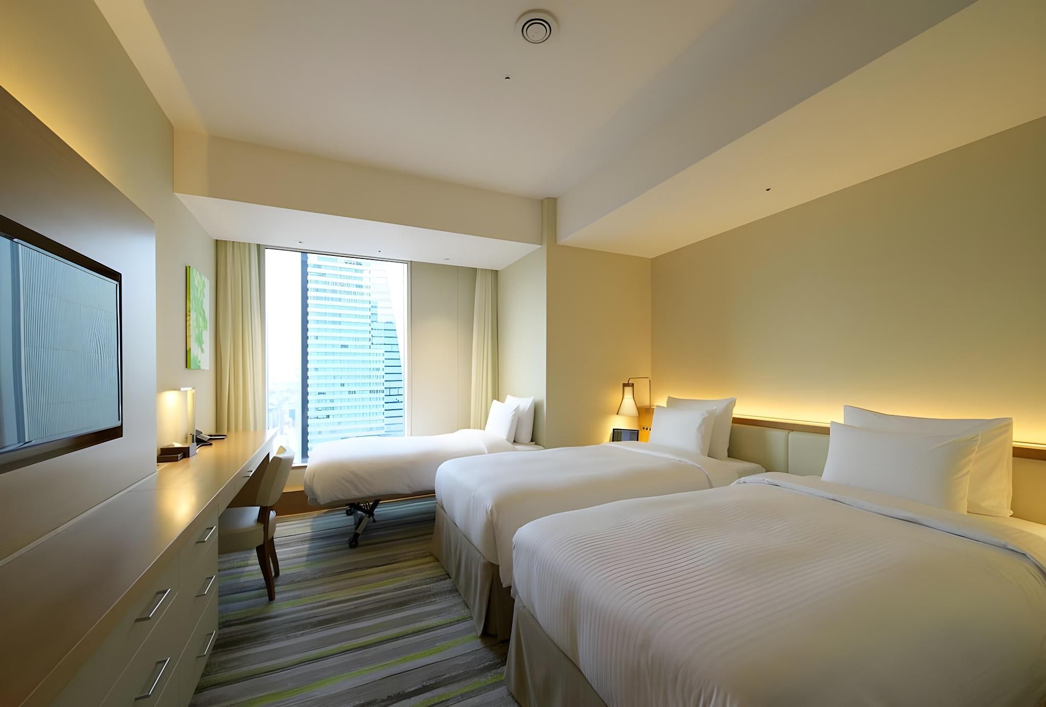 Deluxe Corner Twin Room - Non-Smoking