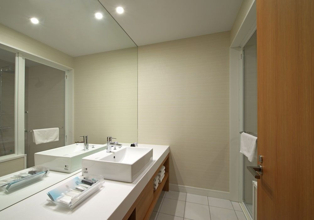 Deluxe Corner Twin Room for 3 People, Non Smoking