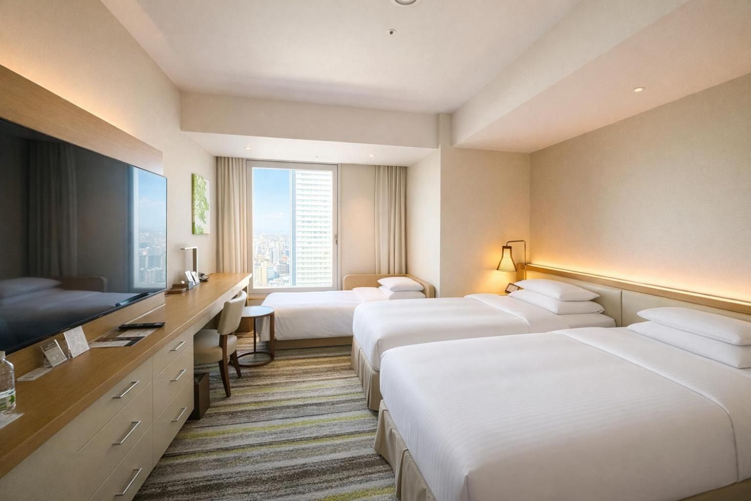 Deluxe Corner Twin Room - Non-Smoking