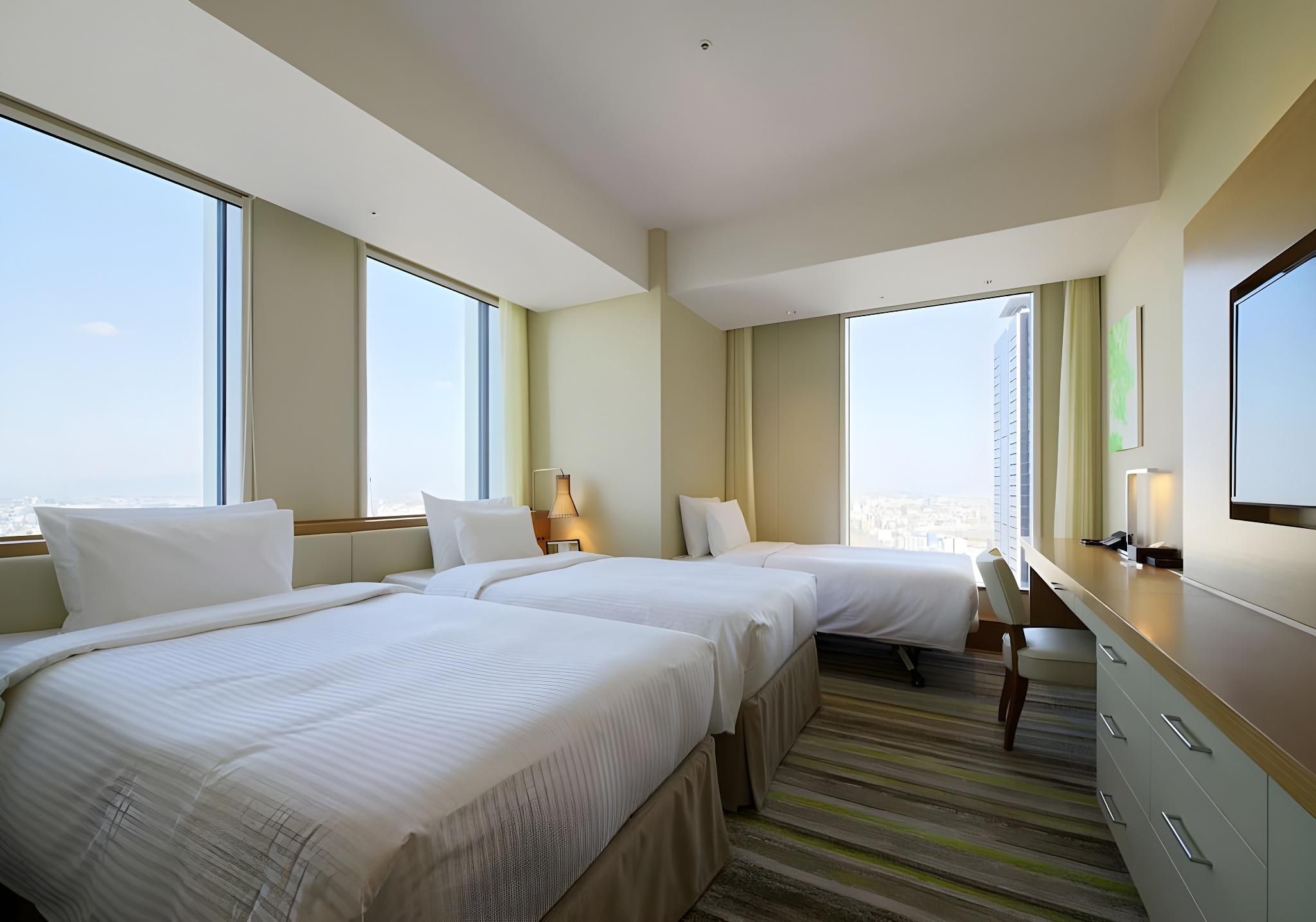 Deluxe Corner Twin Room with View Bath - Non-Smoking