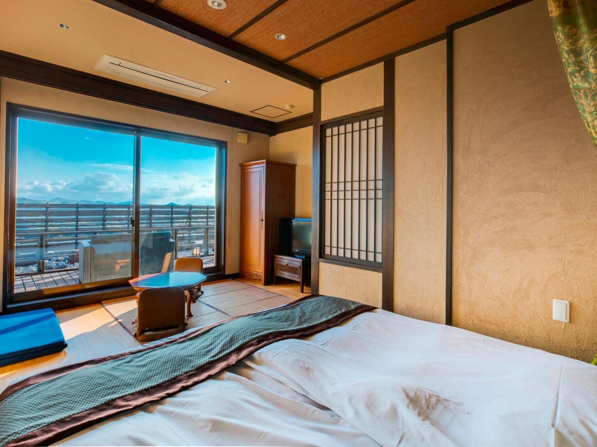 Twin Room with Private External Bathroom
