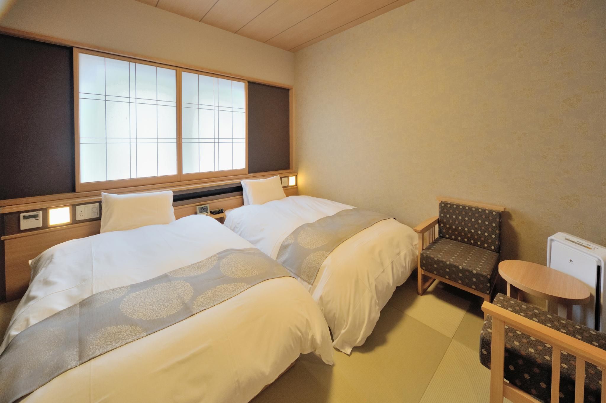 Standard Twin Room with Shower Booth - Non-Smoking