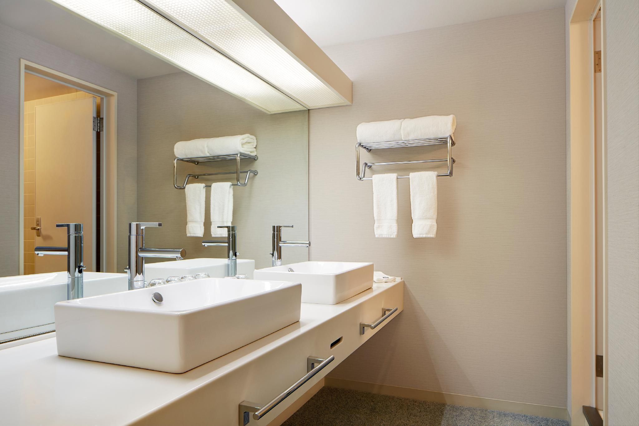 Standard (3 Beds), 1 Bedroom Bi-Level Loft, 3 Twin, Alternate: Murphy/Wall Bed, Low Floor
