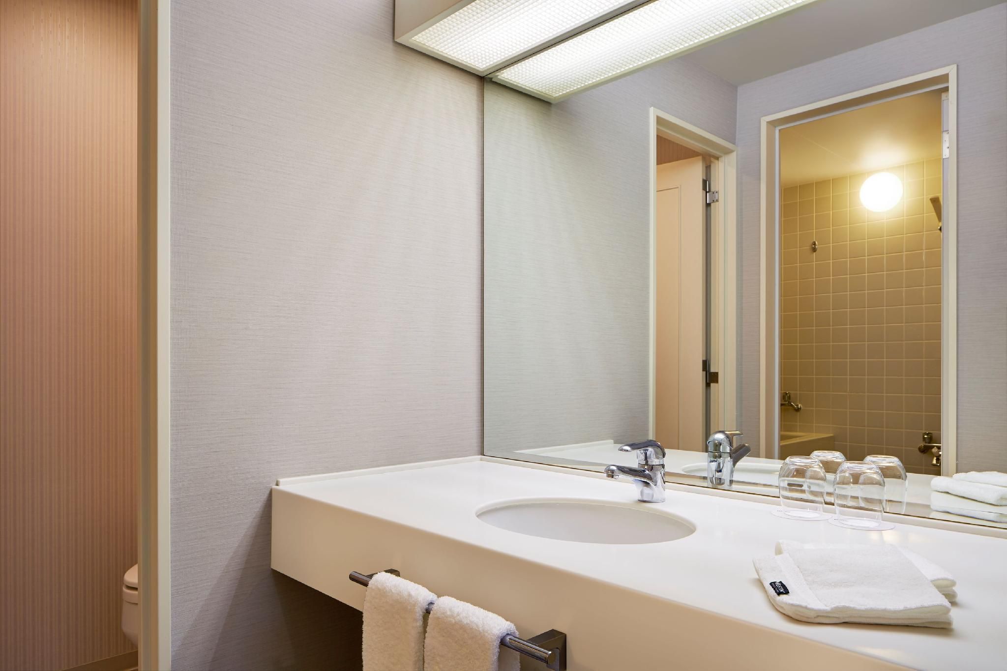 Standard (5 Beds), 2 Bedroom Bi-Level Loft, Low Floor