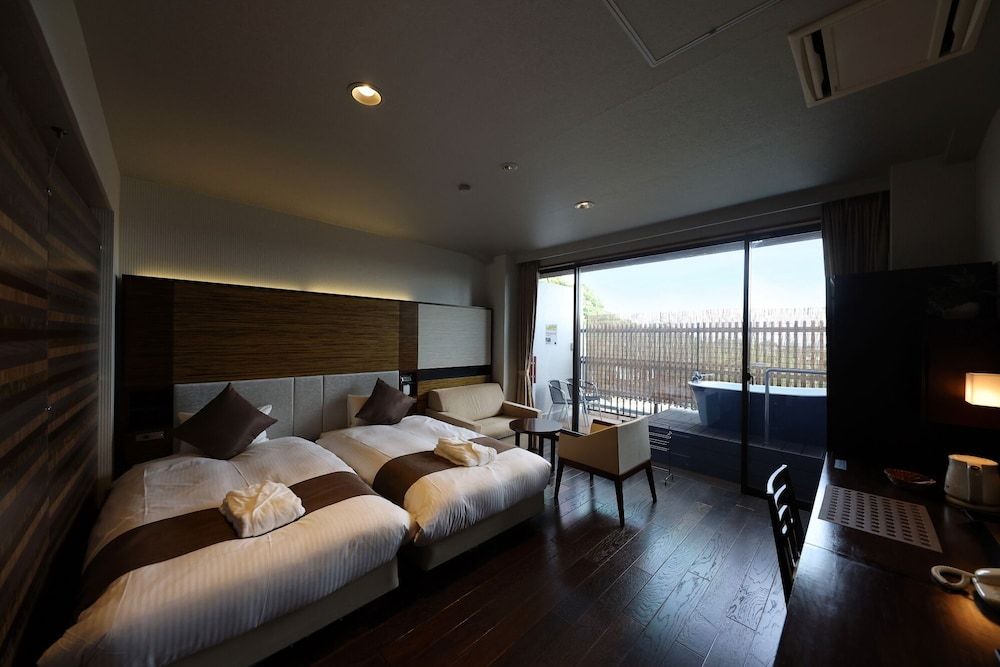 Superior Twin Room, Private Bathroom