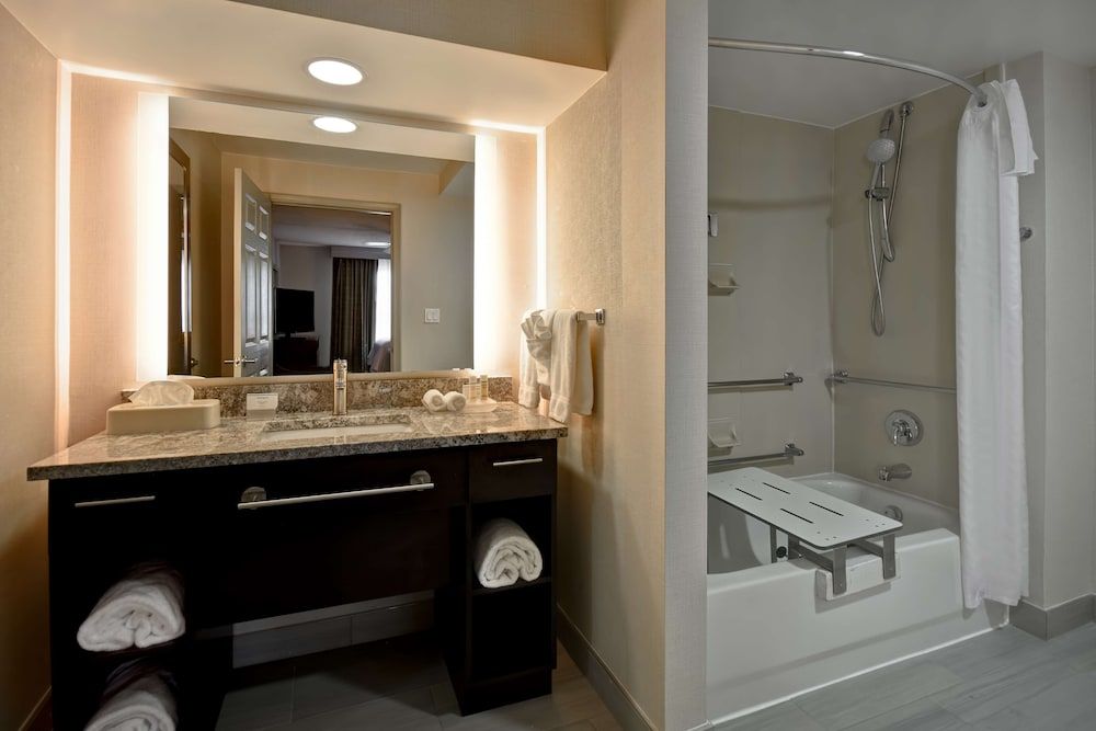 Suite, 2 Double Beds, Accessible, Bathtub (Mobility & Hearing)