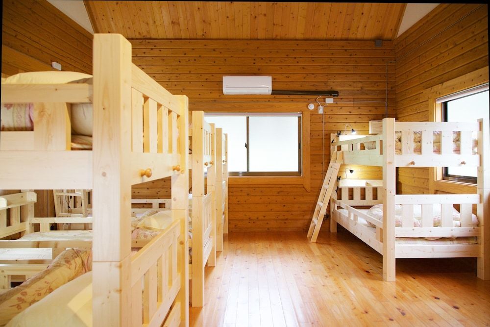 Shared Dormitory, Men only