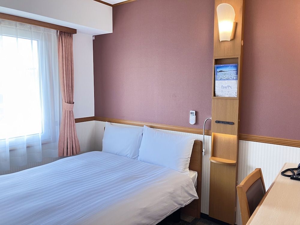 Economy Room, Smoking