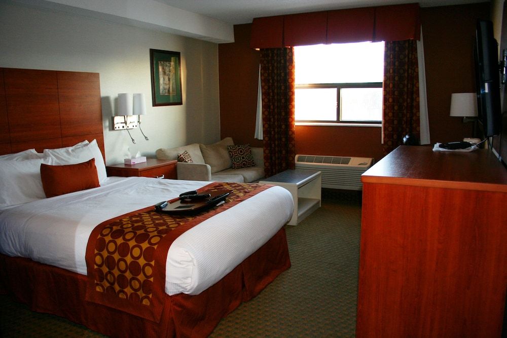 Travelodge by Wyndham Windsor Room, 1 Queen Bed, Non Smoking 3