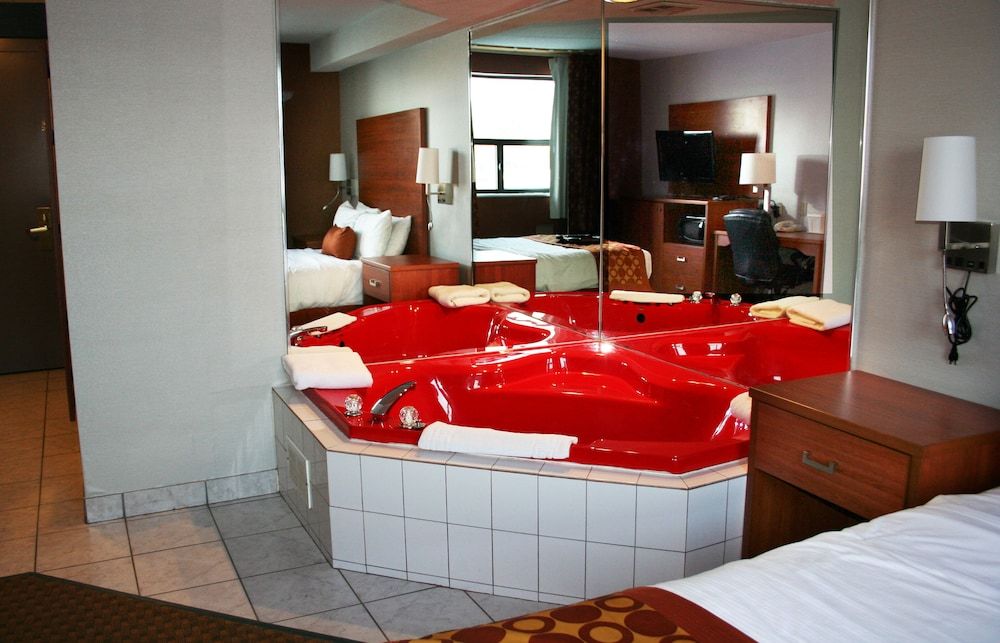 undefined Travelodge by Wyndham Windsor 3