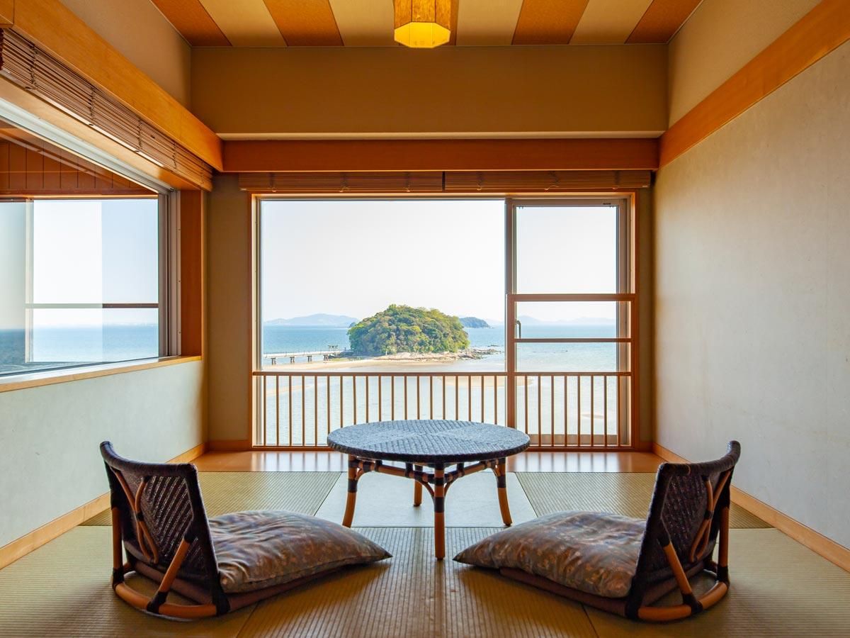 Japanese-Western Style Room with Open-Air Bath