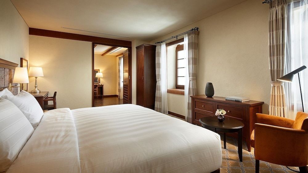 LODGE Bldg. Deluxe Suite F (3 beds)