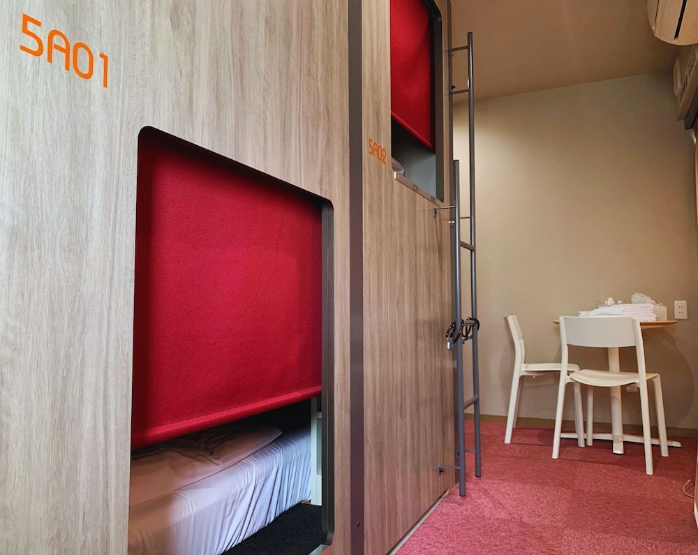 Beagle Tokyo Hostel and Apartments Twin Room 5