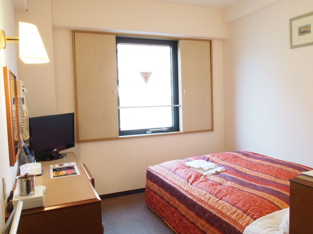 Single Room, Non Smoking (with 1 semi double bed)