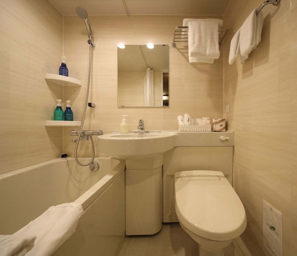 Red Roof Inn Kamata Double Room with Full Bath Room 2