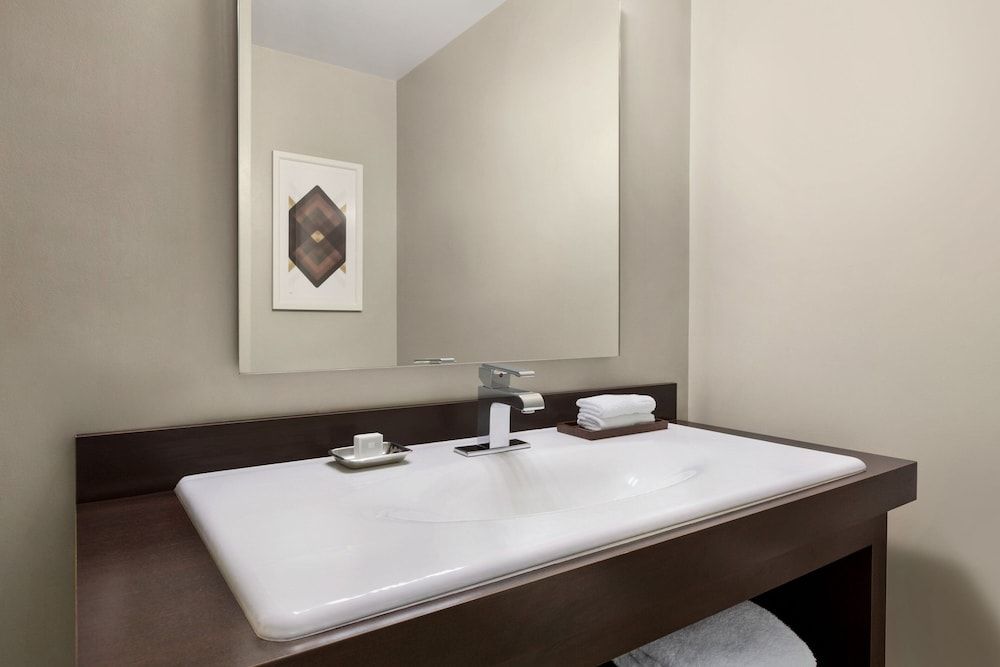 Magnolia Hotel Denver, A Tribute Portfolio Hotel Classic Room, 1 King Bed 6