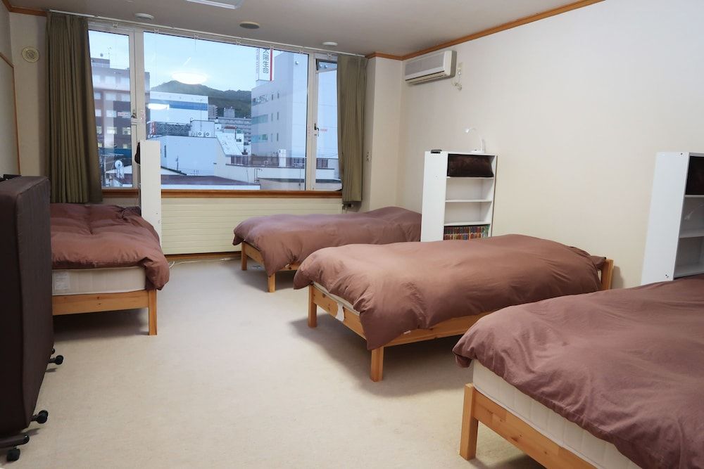 Shared Dormitory, Men only, Shared Bathroom