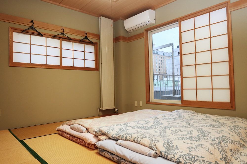 Traditional Room, Shared Bathroom (Simple locking)
